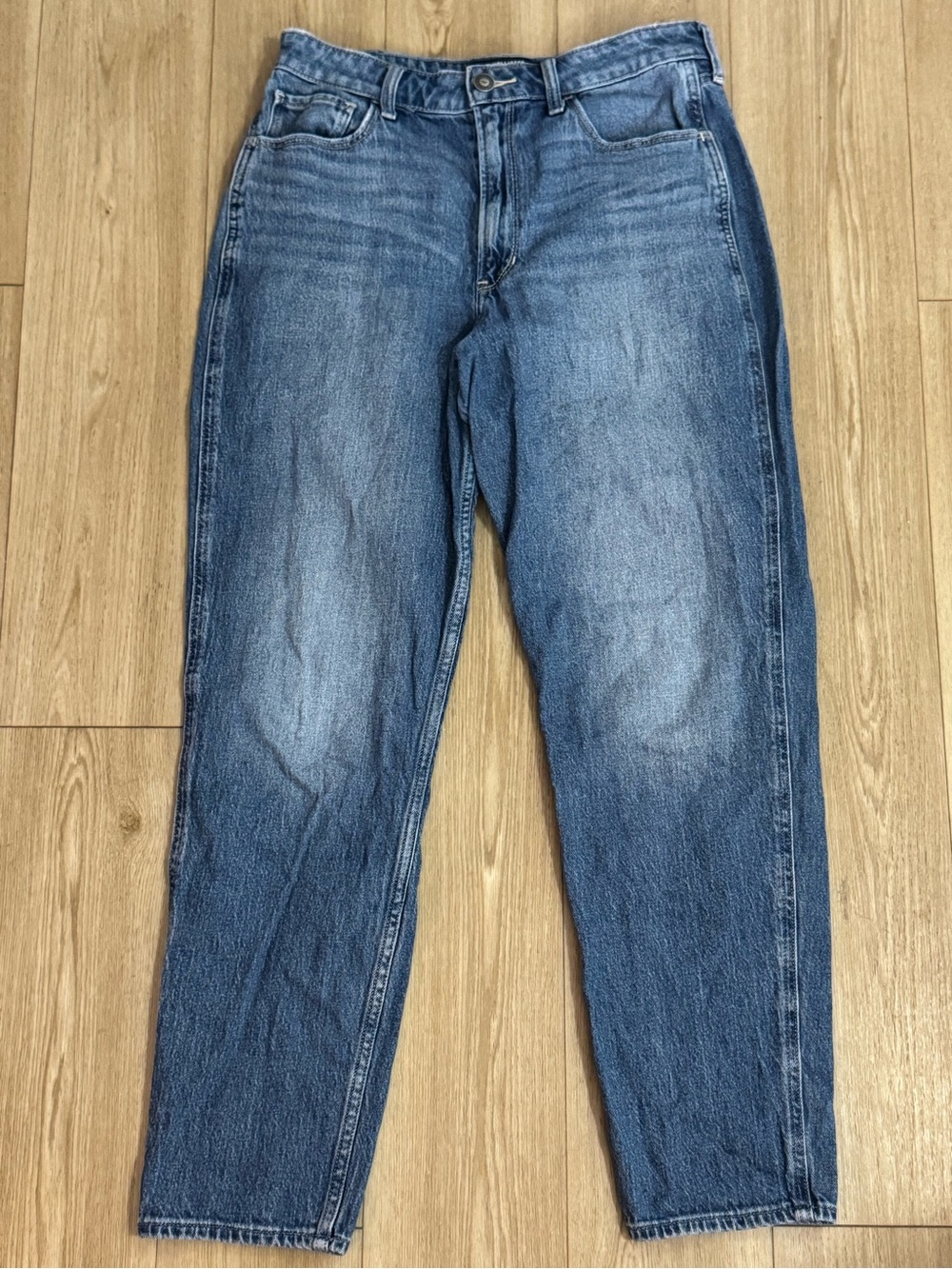 Relaxed Fit Women’s Denim Jeans in Mid Blue